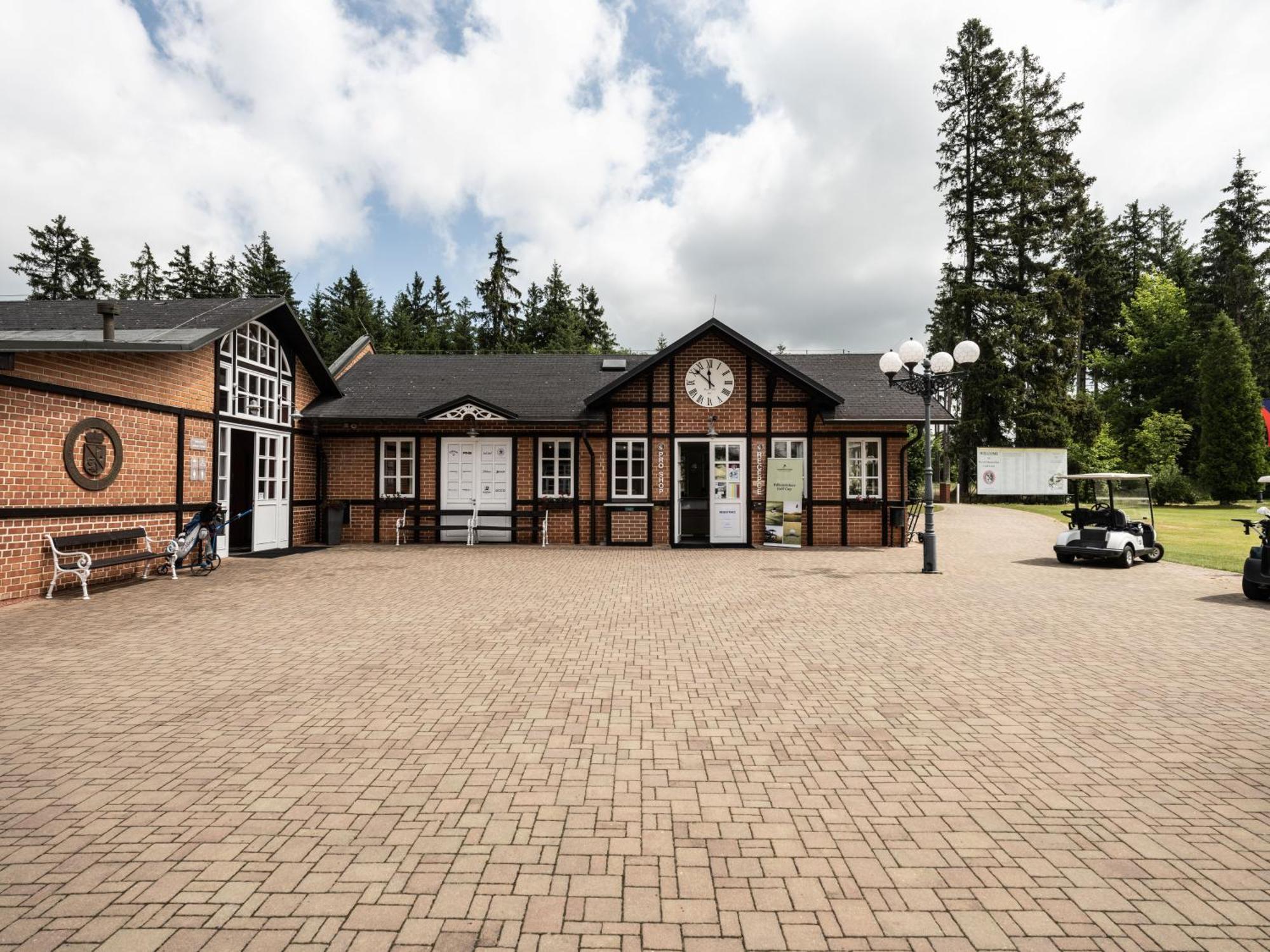 Falkensteiner Spa Resort Mariánské Lázně Kültér fotó Golf clubhouse